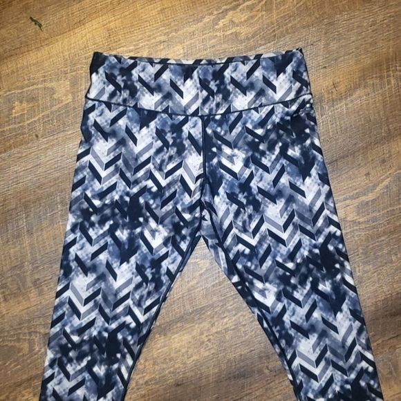 bcg Yoga Capris with Geometric Print - Picture 5 of 12